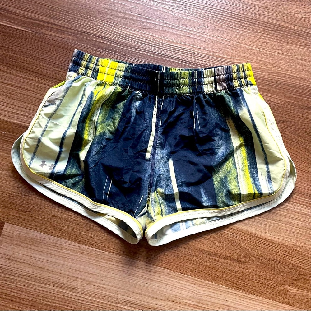 Running Shorts - Under Armour size Small